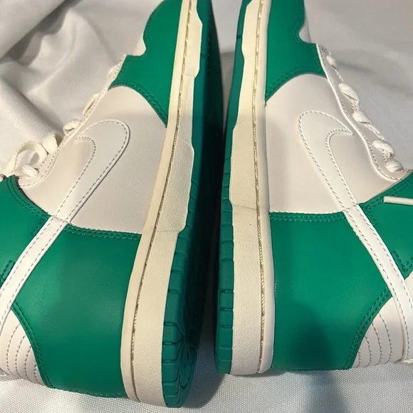 Nike Dunk Shoes - Picture 6 of 7